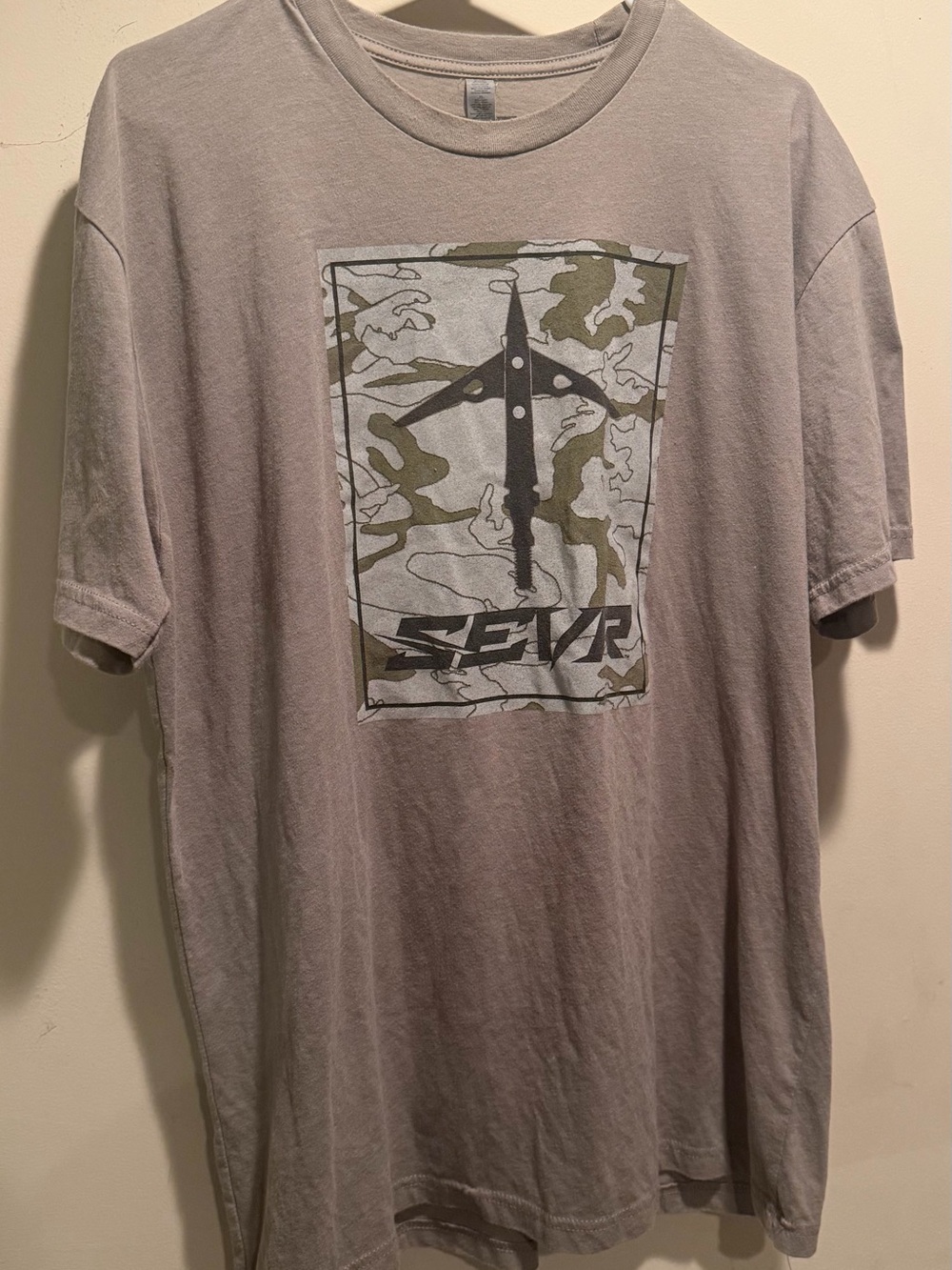 Men's Gray Graphic T‑Shirt w/Camo graphic